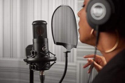 Warm Audio Revives A 90s Classic With The WA-8000 Microphone