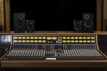 Why Do Studios Use Multiple Sets Of Monitors?