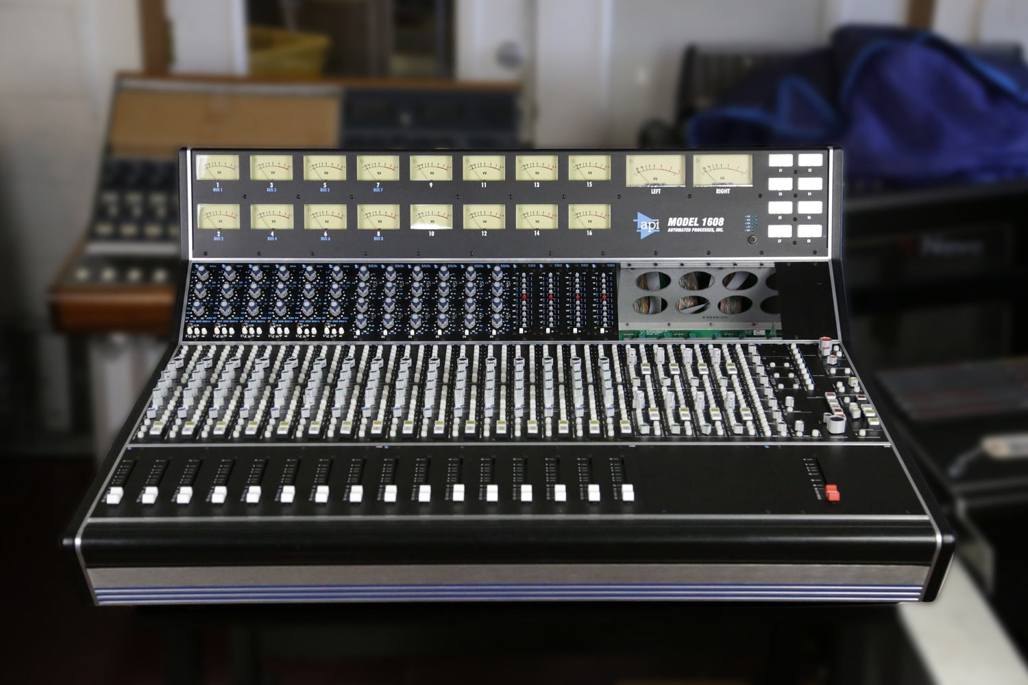 API 1608 16-Channel Console #548-0220 (Used) – Vintage King