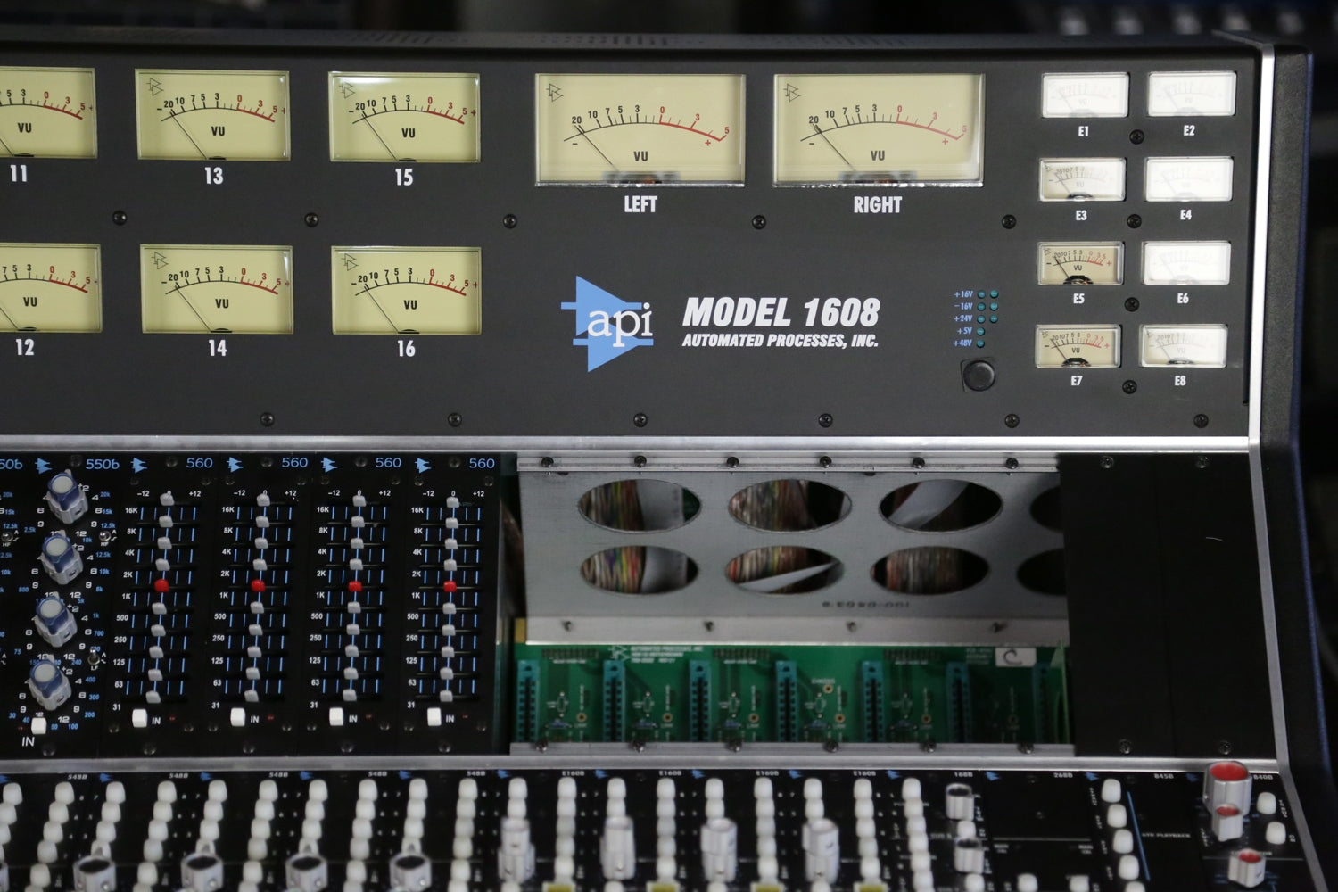カエイページ API 1608 16-Channel Console #548-0220 (Used) – Vintage King