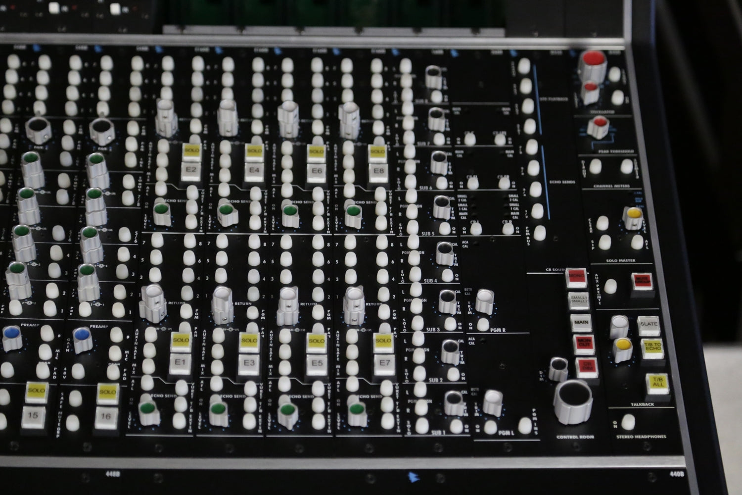 API 1608 16-Channel Console #548-0220 (Used) – Vintage King