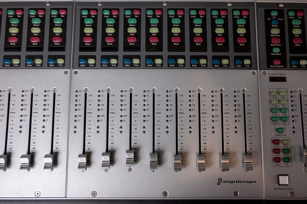 Avid ICON D-Control ES 32 Fader w/ XMON #AOH08290006 (Used)