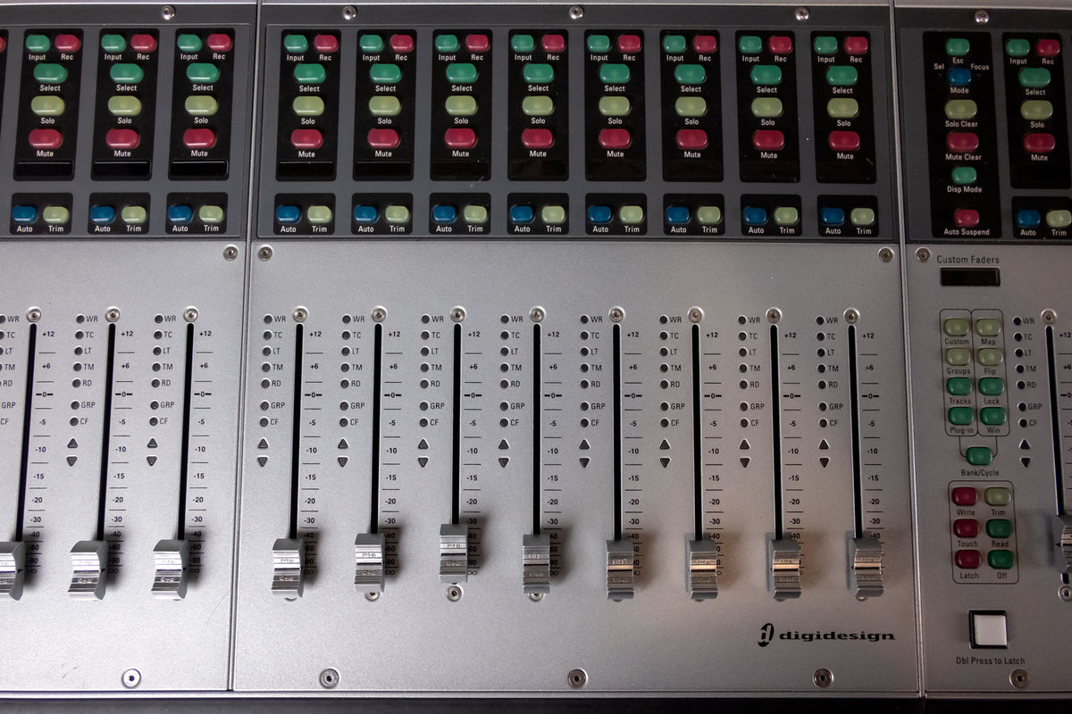Avid ICON D-Control ES 32 Fader w/ XMON #AOH08290006 (Used)