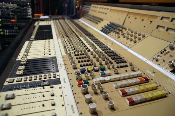 API 2488 Vintage 32 Channel Console (Used) – Vintage King