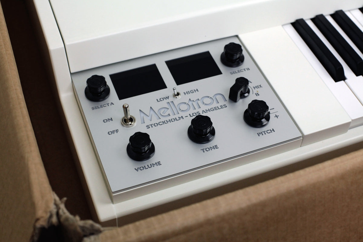 Mellotron M4000D 37-Note Digital Mellotron-Style Keyboard - White