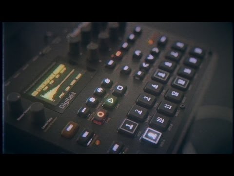 Elektron Digitakt 8-Voice Drum Machine and Sampler - e25 Remix Edition (Demo Deal)