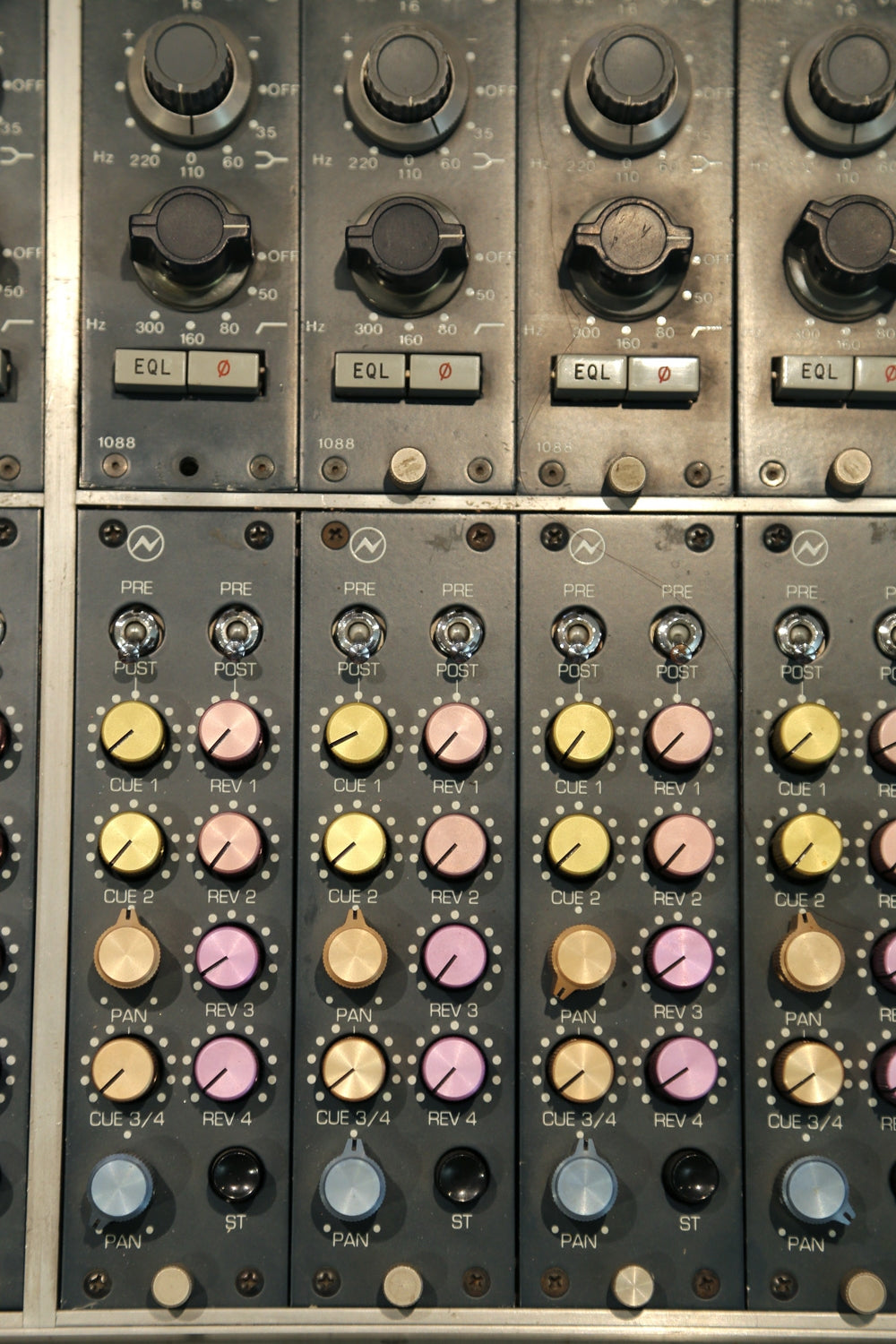Neve 8028 - Full Class A Electronics (Vintage)