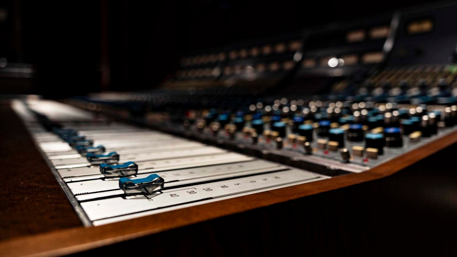 Neve 8068 MKI Muscle Shoals Mixing Console #A4093 (Vintage