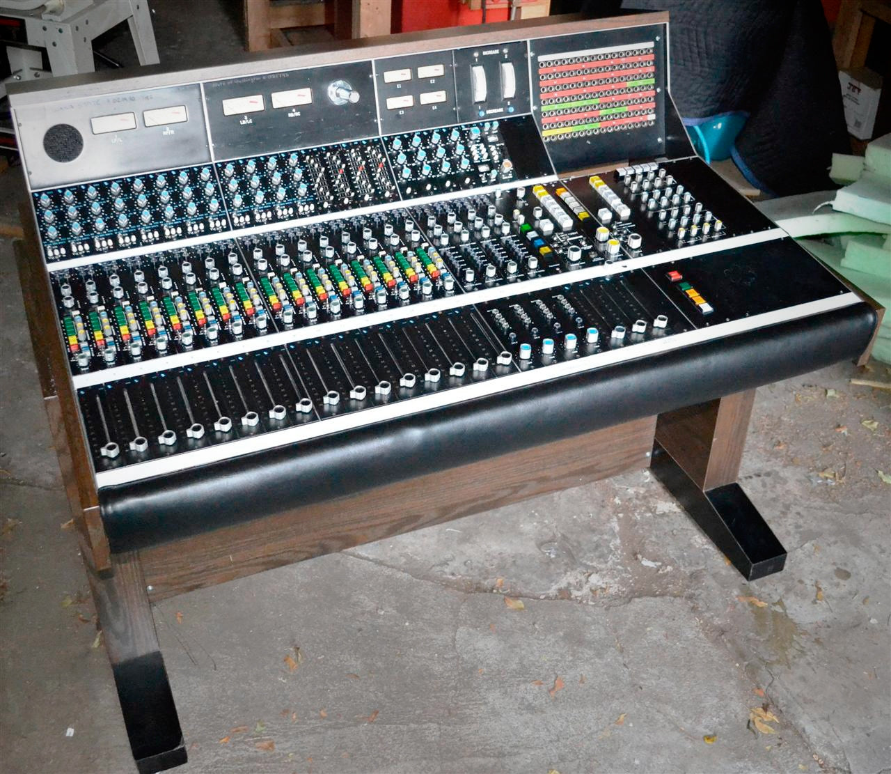 API 1604 Vintage Console #021410 (Vintage) – Vintage King