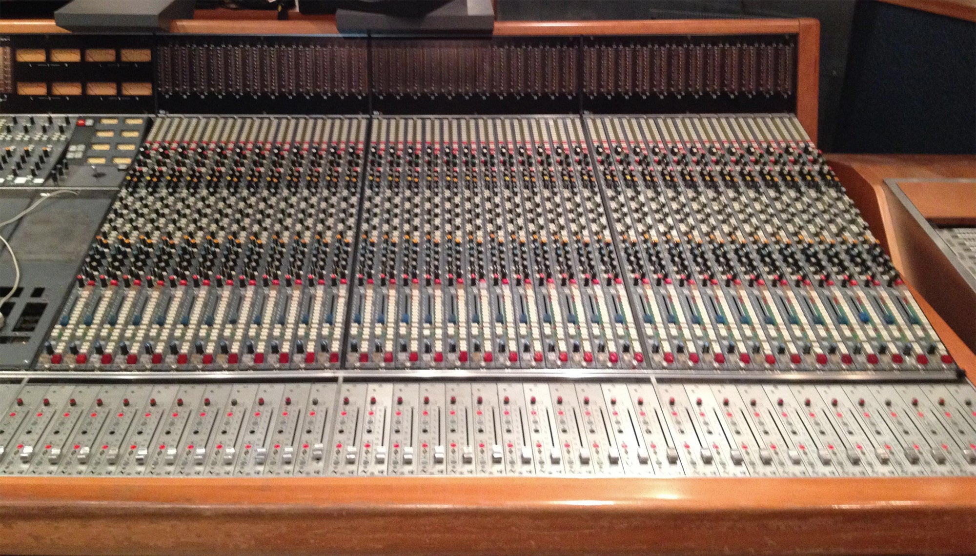 NEVE VR CONSOLE PRE AMP+EQ CURRENT正規品 Neve VR 72 Console (Used) – Vintage King